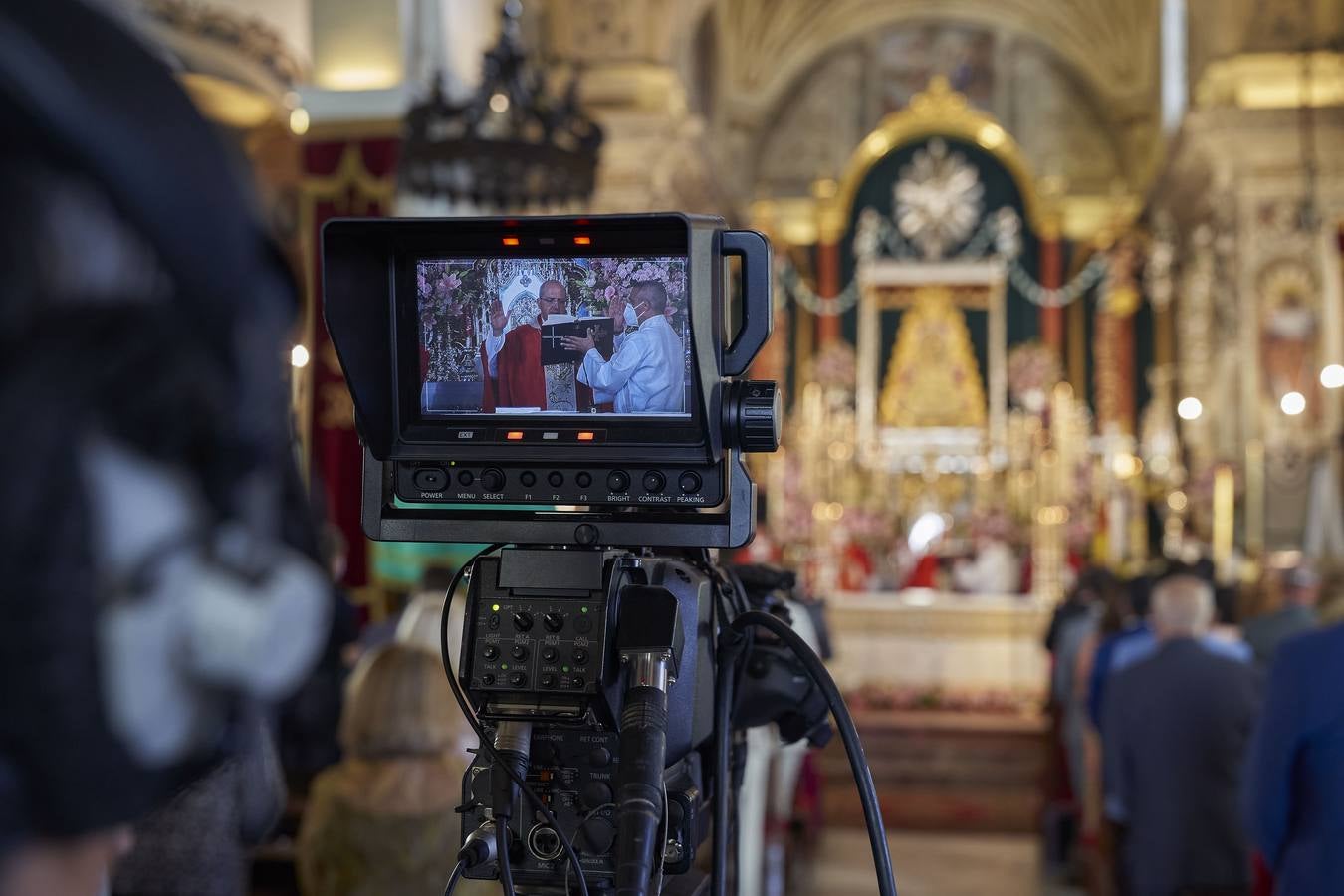 Almonte celebra su segunda misa de Pentecostés lejos de la aldea del Rocío