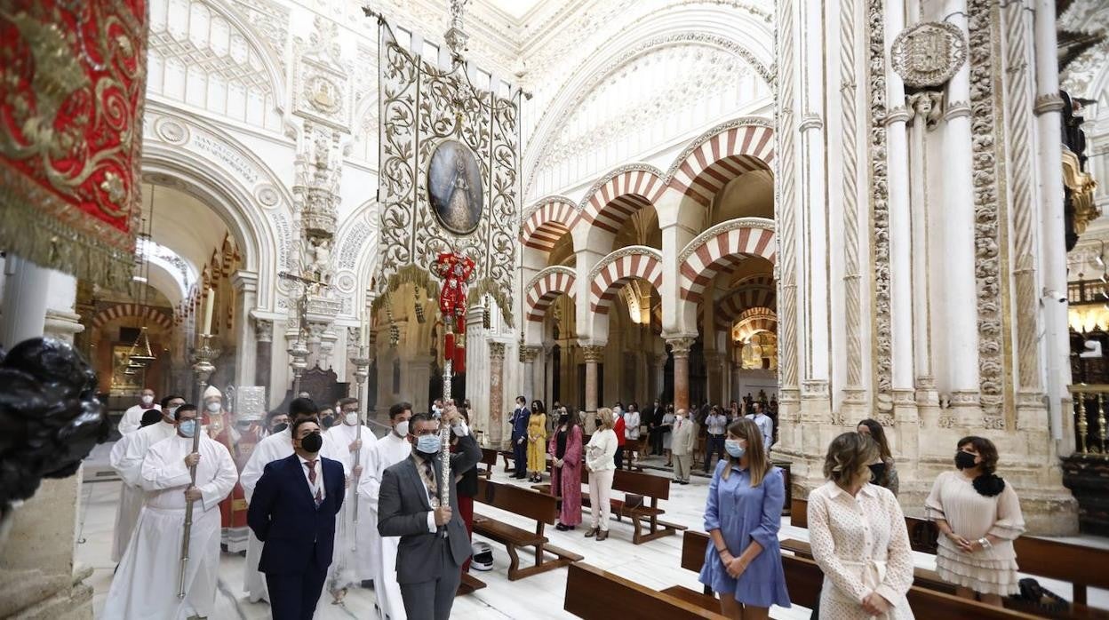 La misa de pentecostés en la Catedral de Córdoba, en imágenes