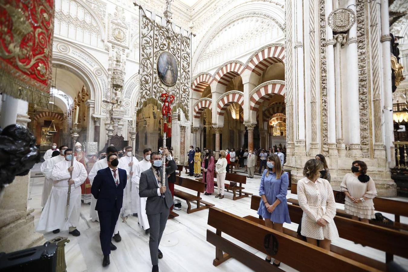 La misa de pentecostés en la Catedral de Córdoba, en imágenes