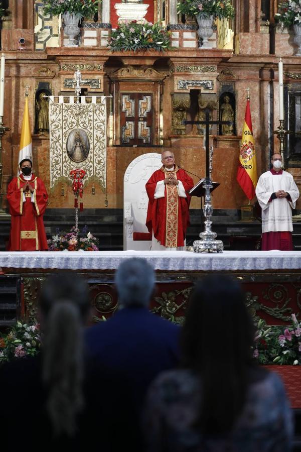 La misa de pentecostés en la Catedral de Córdoba, en imágenes