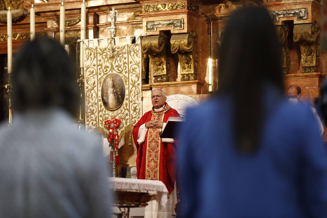 La misa de pentecostés en la Catedral de Córdoba, en imágenes