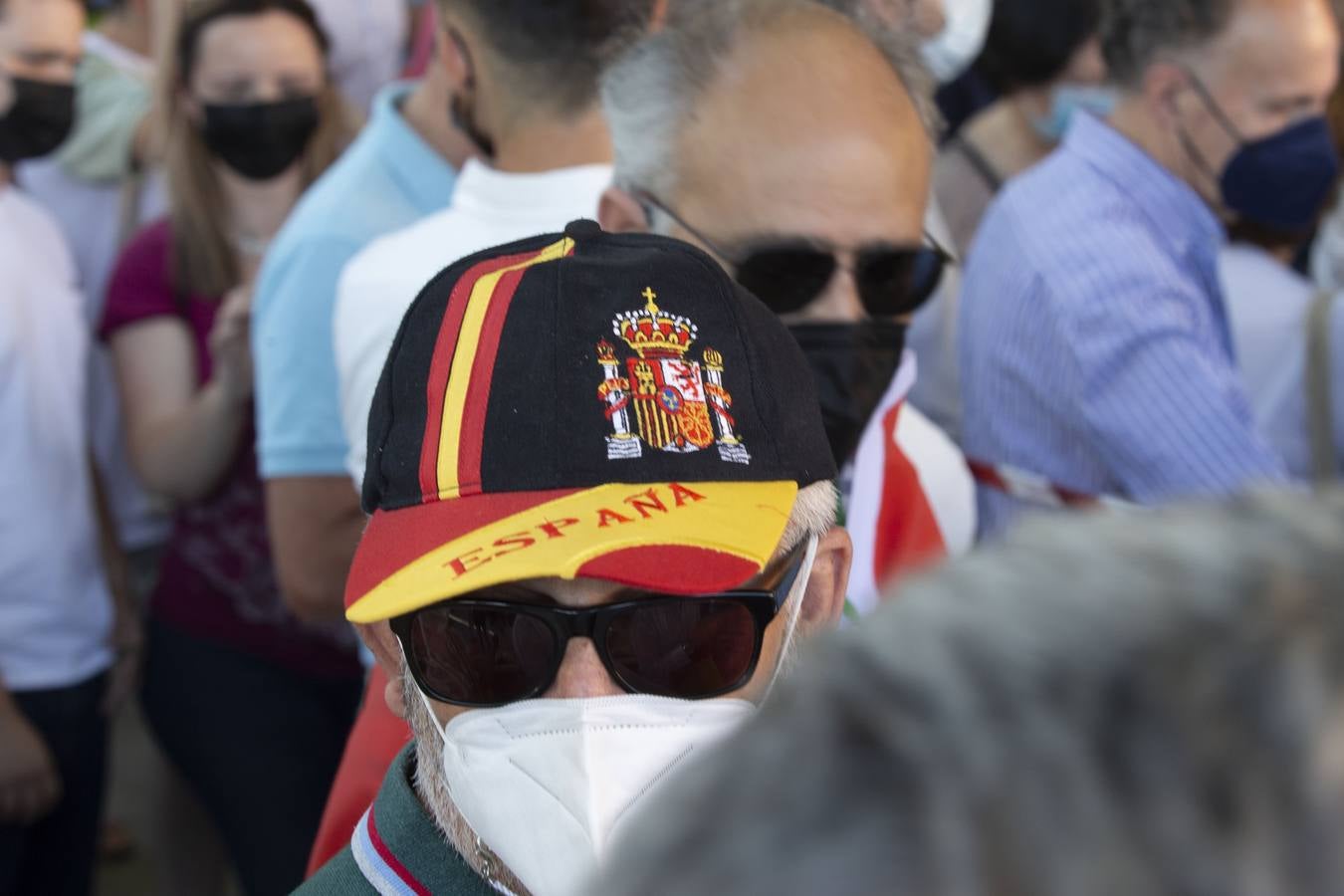 En imágenes, protesta de Santiago Abascal frente al Palacio de San Telmo de Sevilla