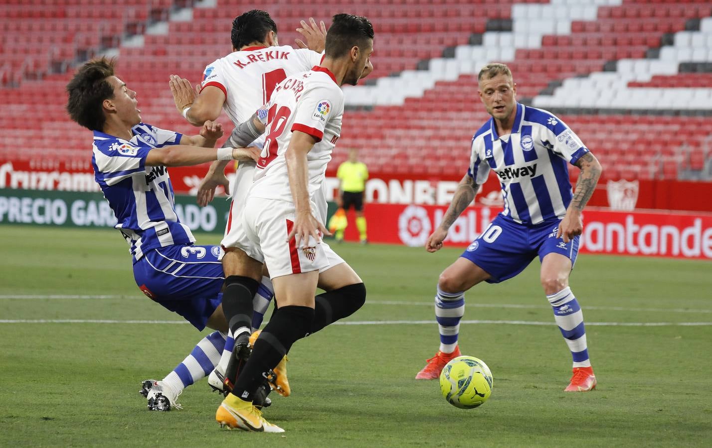 Partido entre el Sevilla FC y el Deportivo Alavés