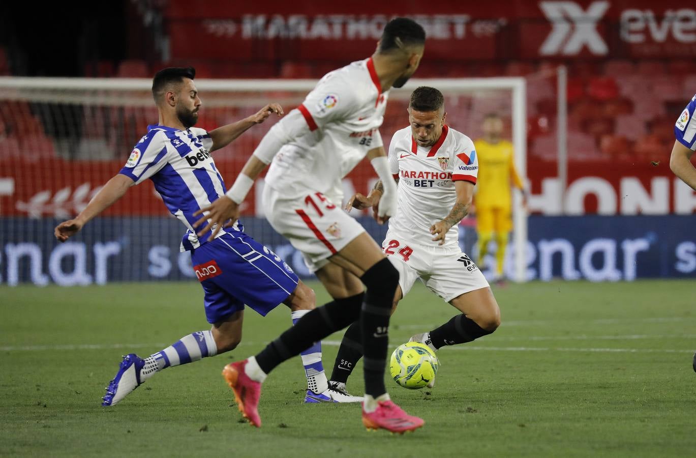 Partido entre el Sevilla FC y el Deportivo Alavés