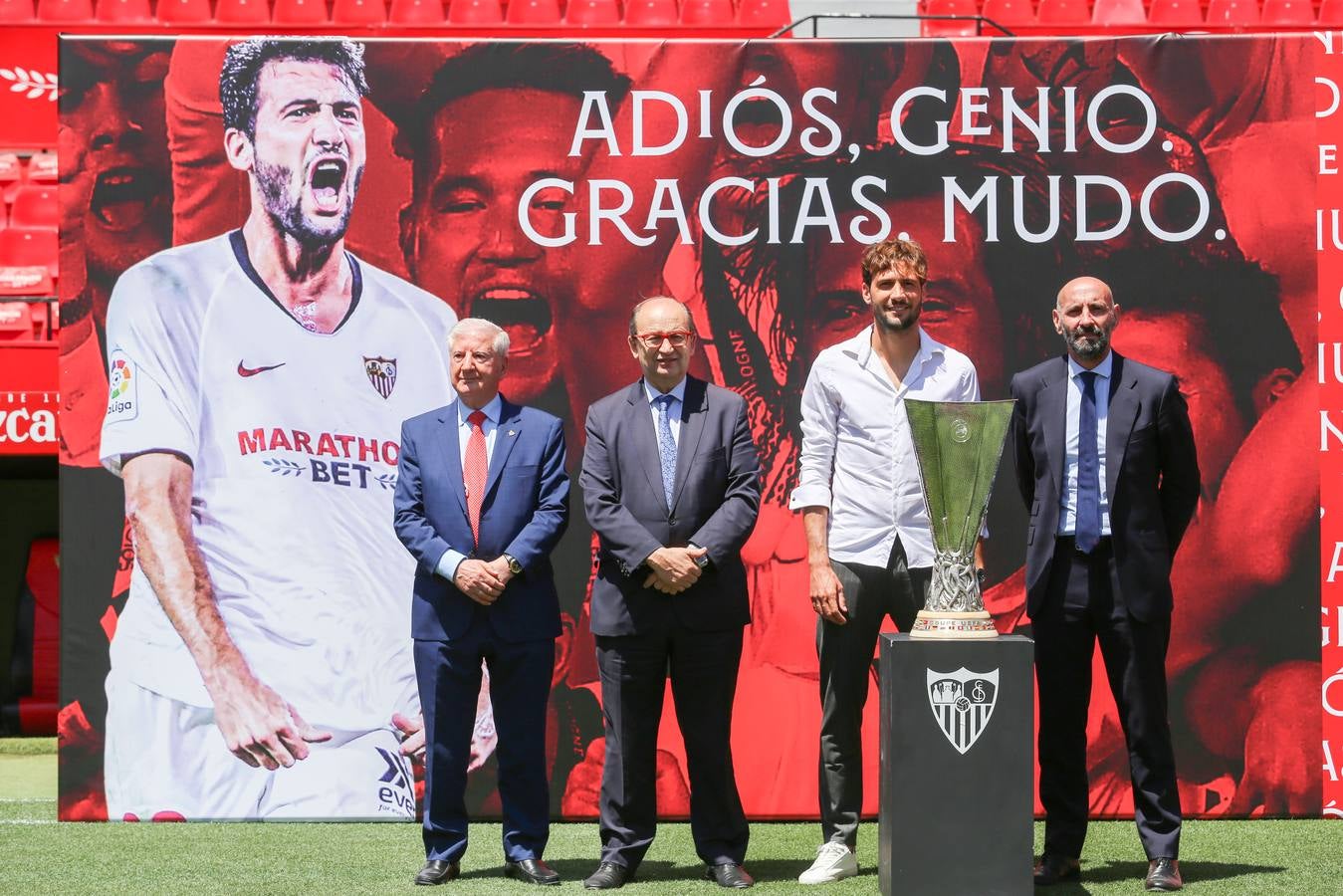 Lágrimas de despedida en el Sevilla FC