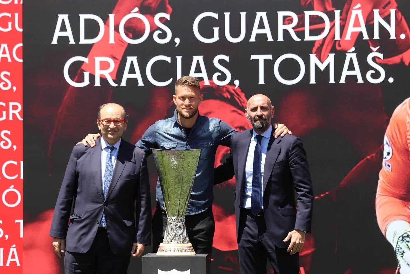 Lágrimas de despedida en el Sevilla FC