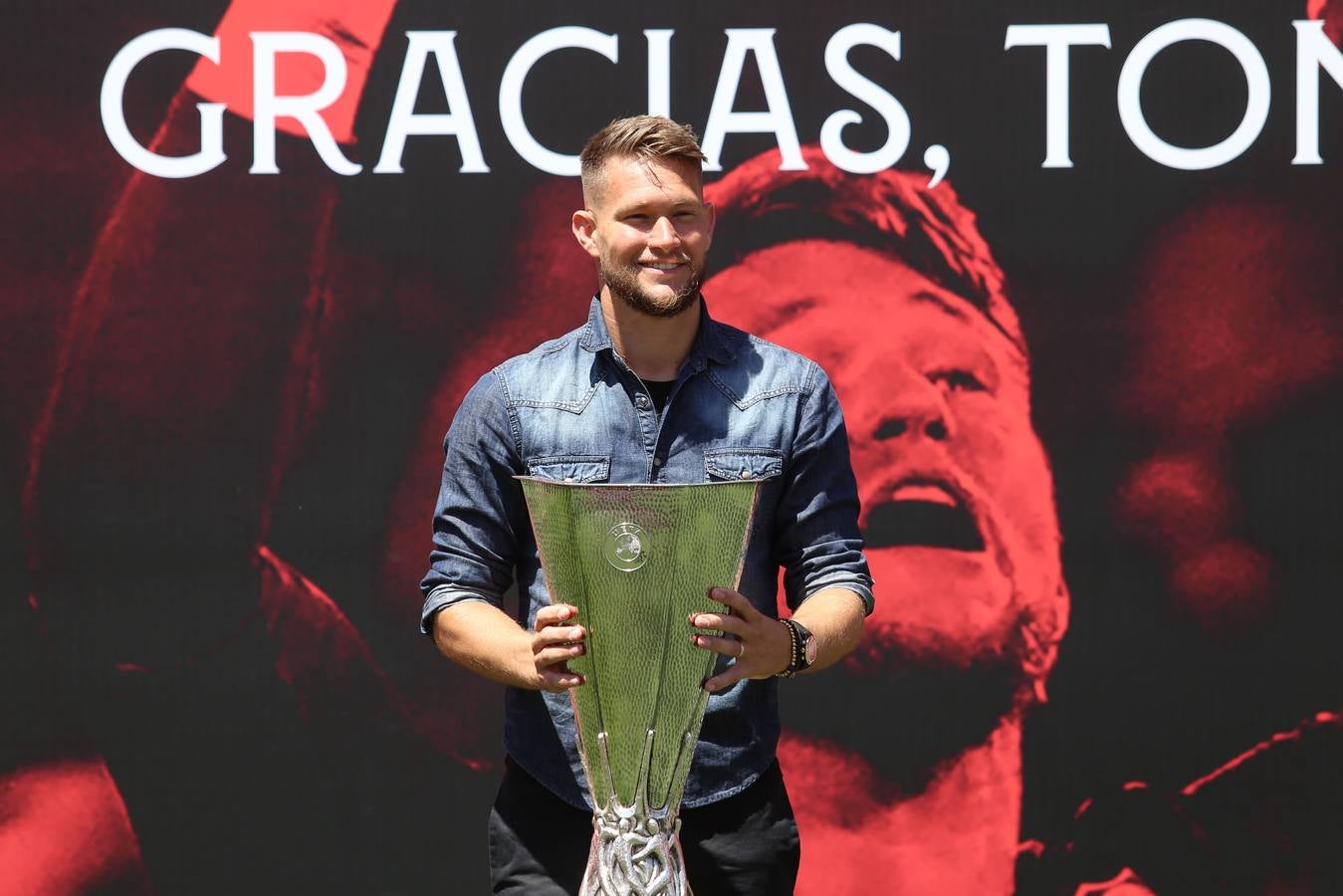 Lágrimas de despedida en el Sevilla FC