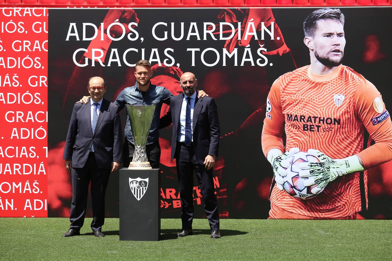 Lágrimas de despedida en el Sevilla FC