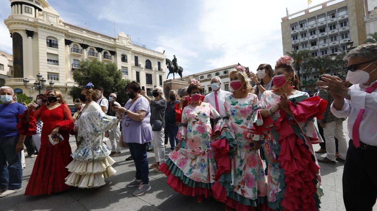 La concentración de mujeres de flamenca en Córdoba, en imágenes