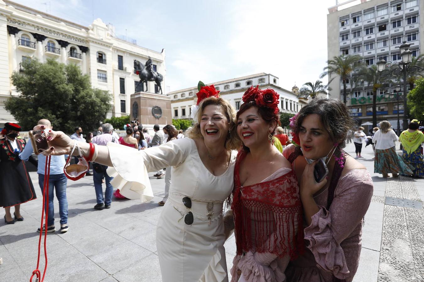 La concentración de mujeres de flamenca en Córdoba, en imágenes