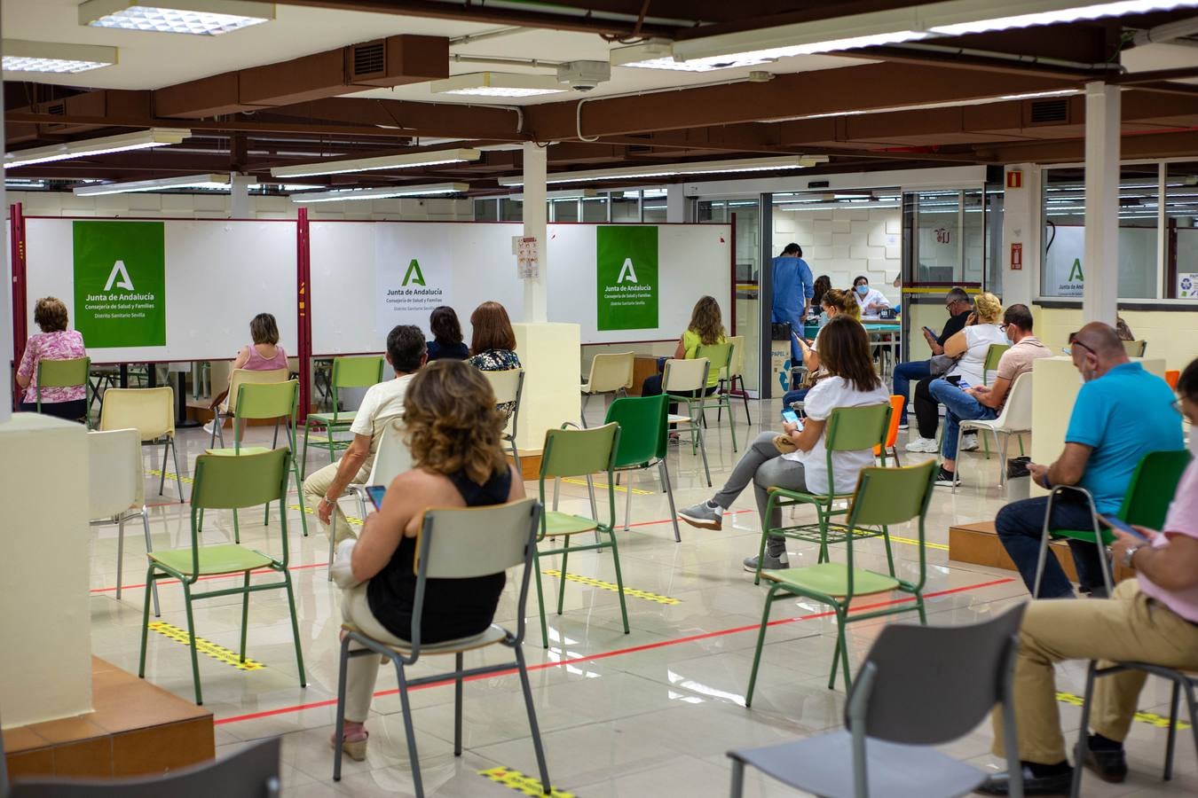 La facultad de Matemáticas se estrena como centro de vacunación del Covid en Sevilla