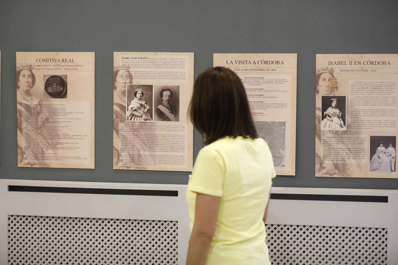 La exposición sobre la visita de Isabel II a Córdoba, en imágenes