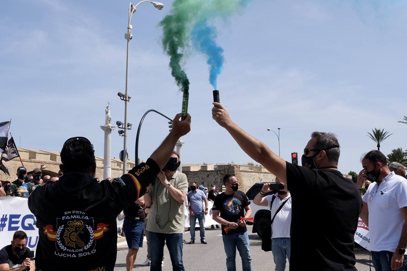 FOTOS: Jusapol vuelve a salir a la calle en Cádiz para pedir más medios