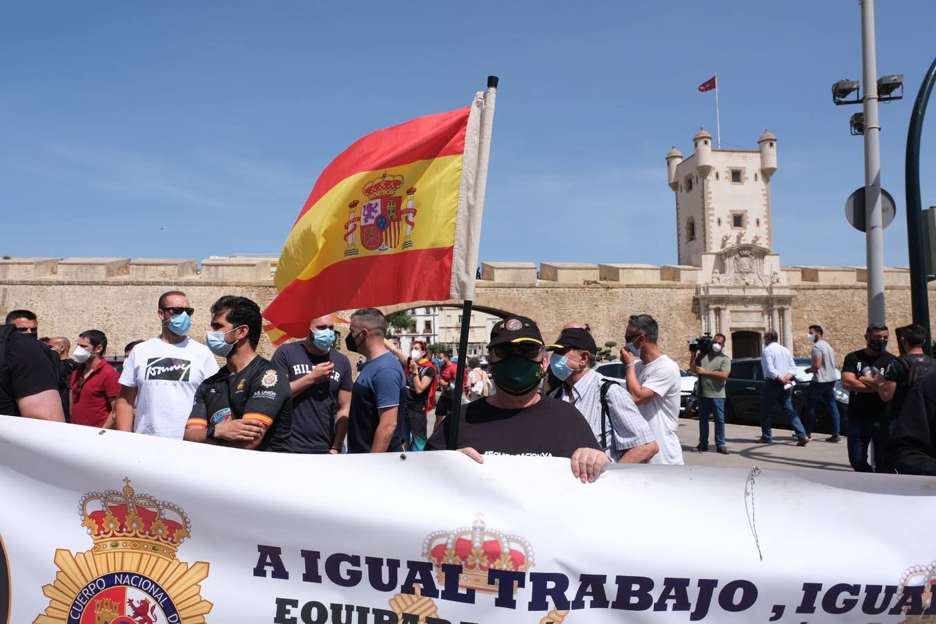 FOTOS: Jusapol vuelve a salir a la calle en Cádiz para pedir más medios