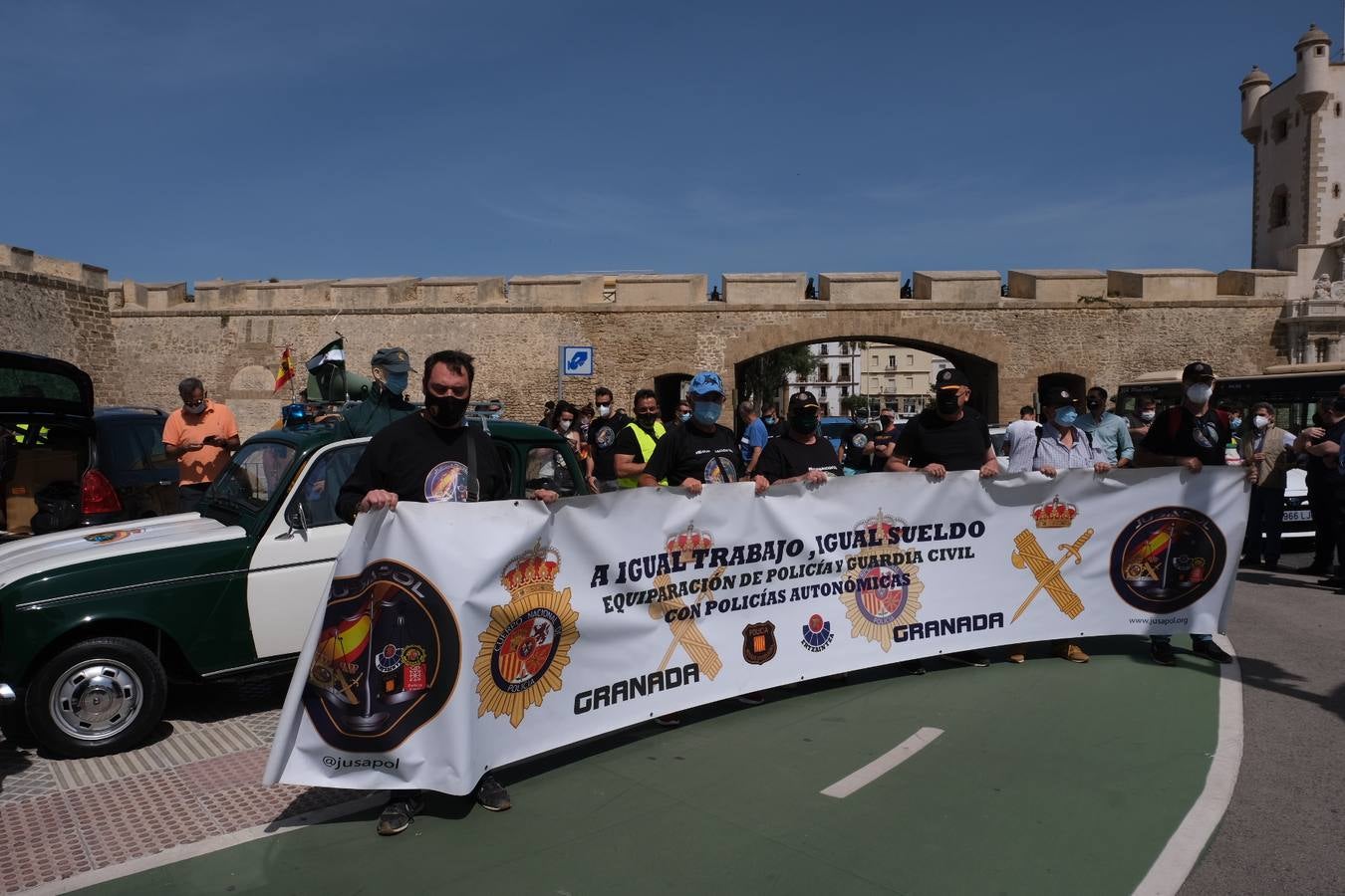 FOTOS: Jusapol vuelve a salir a la calle en Cádiz para pedir más medios