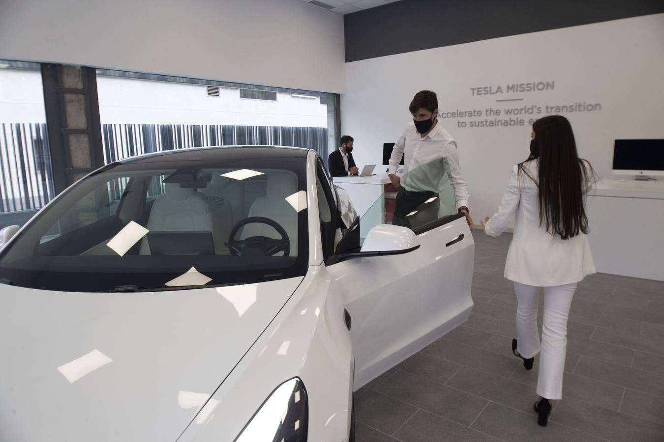 Tesla abre hoy su primer concesionario en Sevilla