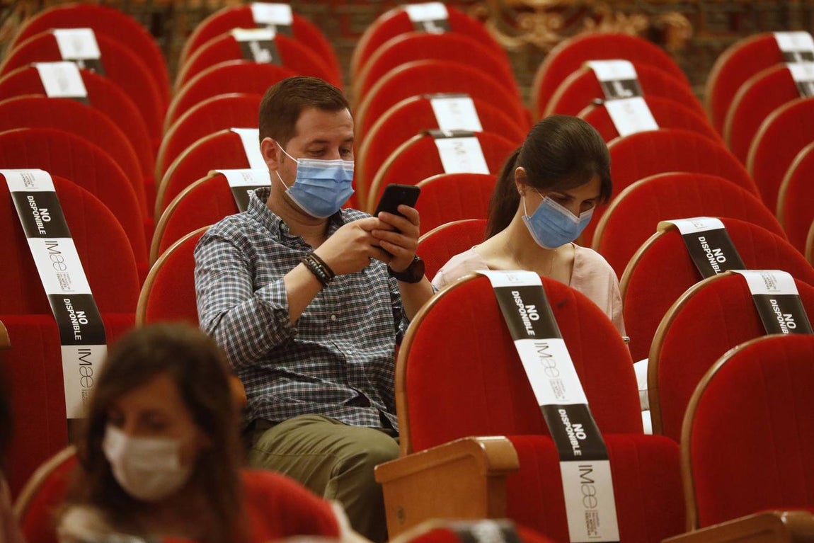 En imágenes, el Gran Teatro de Córdoba acoge &#039;Perfectos desconocidos&#039;