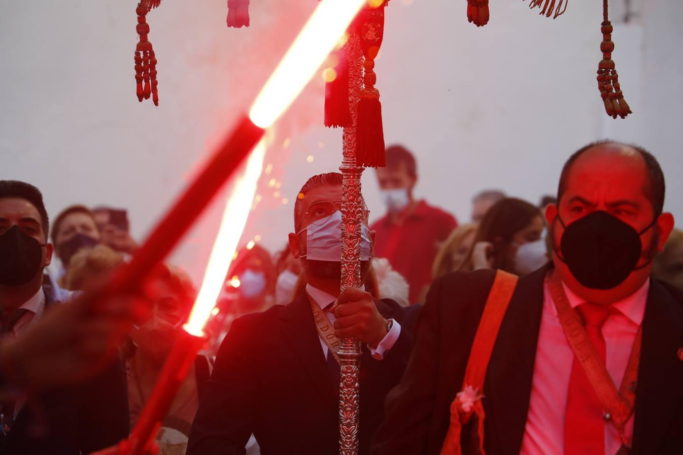 El simpecado del Rocío recupera las calles de Córdoba, en imágenes