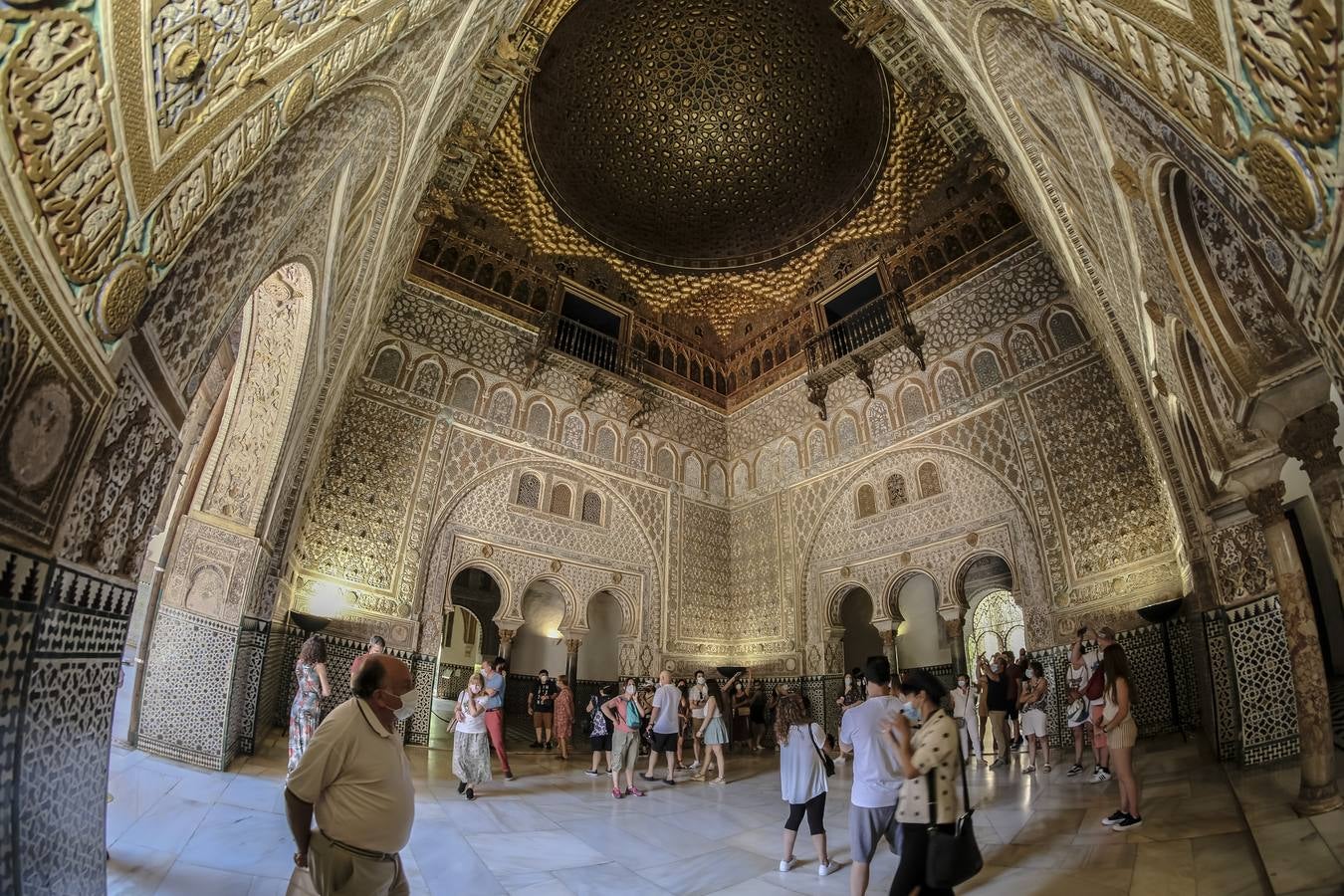 Los turistas vuelven a llenar el Real Alcázar de Sevilla