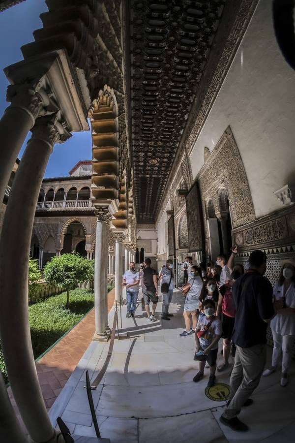 Los turistas vuelven a llenar el Real Alcázar de Sevilla