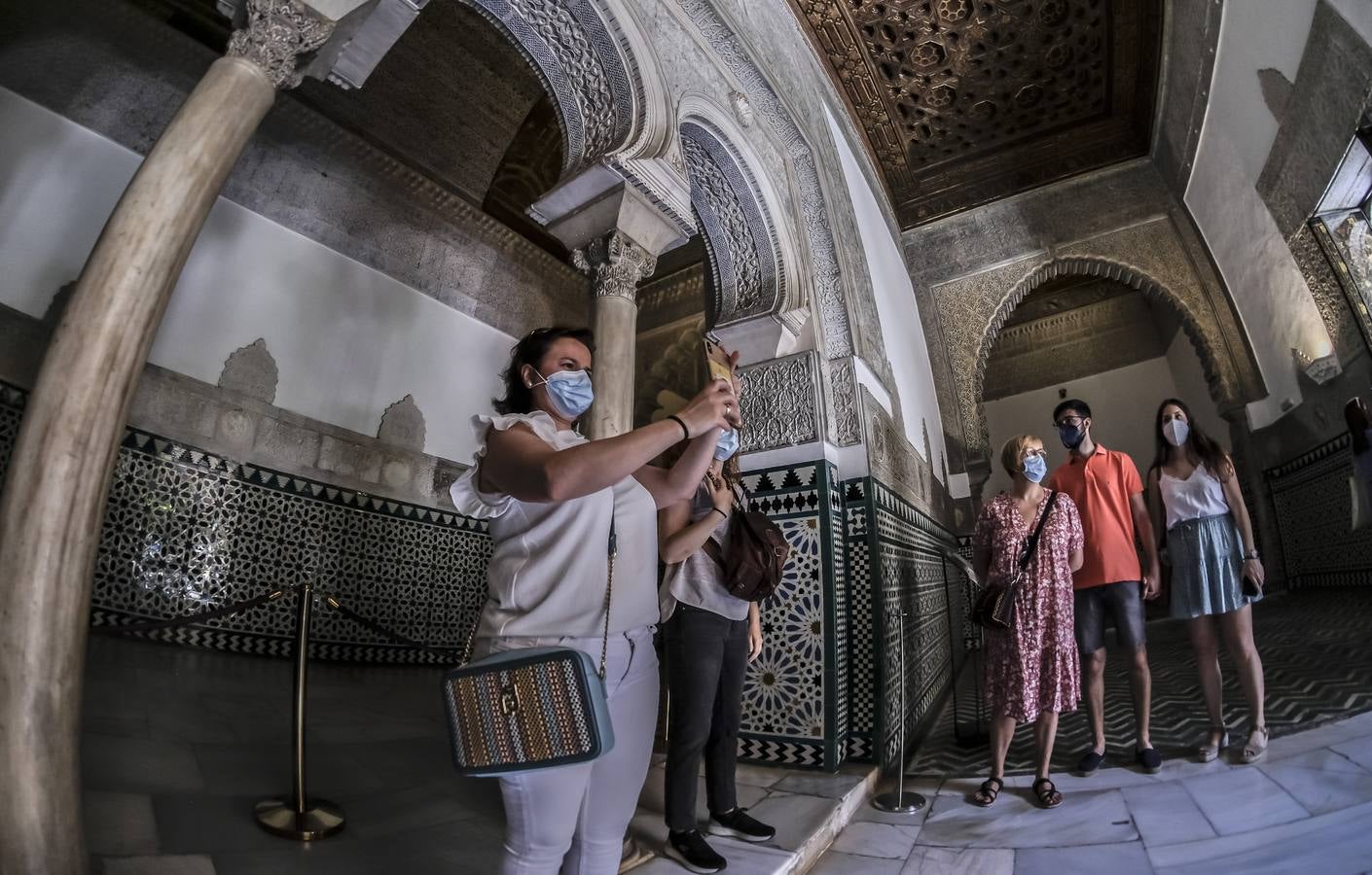 Los turistas vuelven a llenar el Real Alcázar de Sevilla