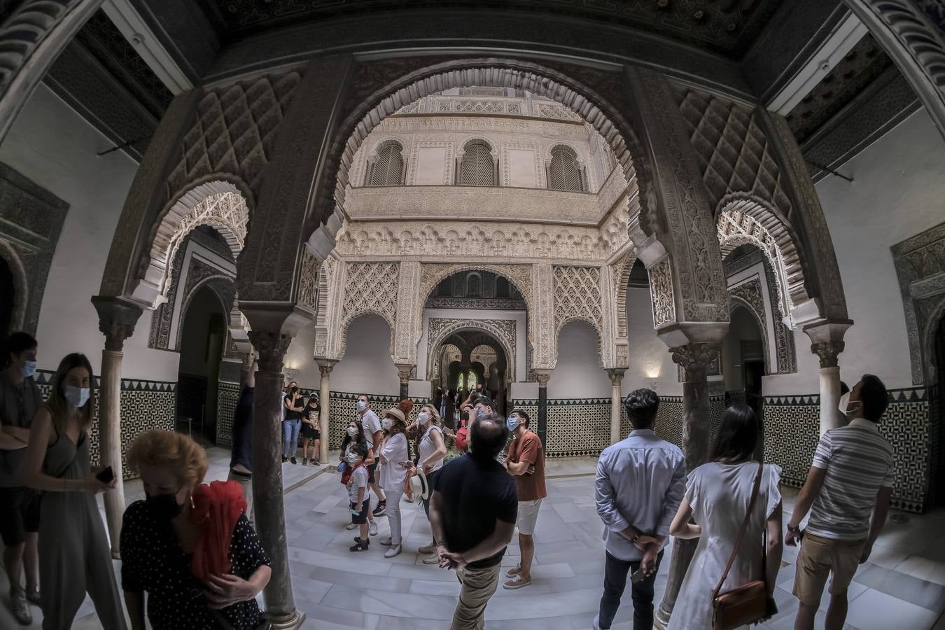 Los turistas vuelven a llenar el Real Alcázar de Sevilla