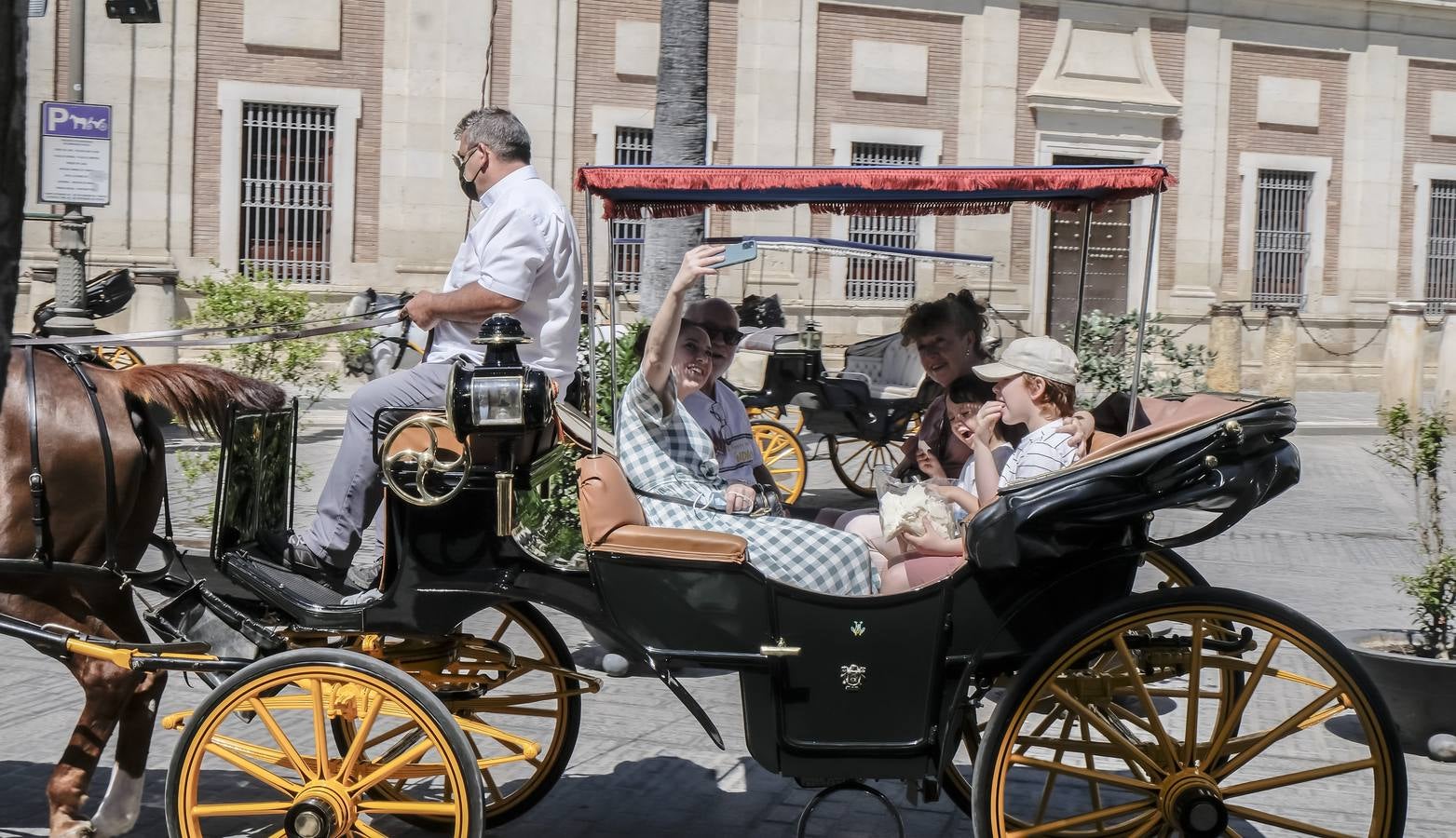 Los turistas vuelven a llenar el Real Alcázar de Sevilla