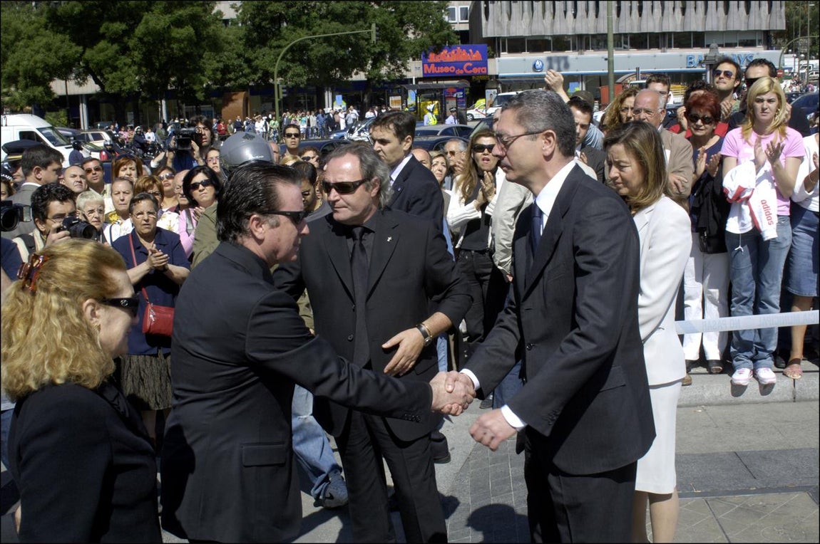 Rocío Jurado fallecía el 1 de junio de 2006 como consecuencia del cáncer de páncreas que sufría desde hacía dos años. 