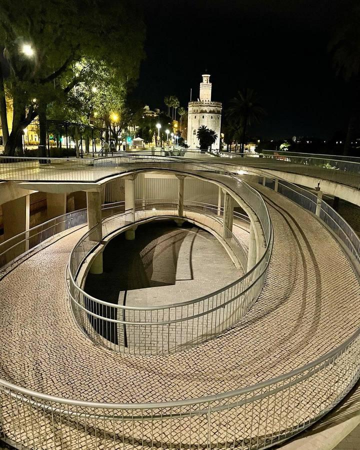 La magia de la Sevilla nocturna, protagonista de las imágenes recibidas en el reto fotográfico de ABC