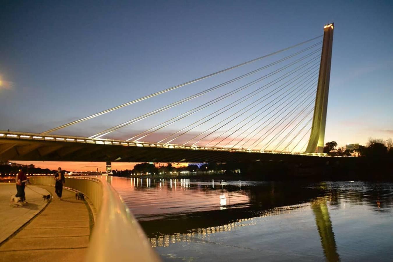 La magia de la Sevilla nocturna, protagonista de las imágenes recibidas en el reto fotográfico de ABC