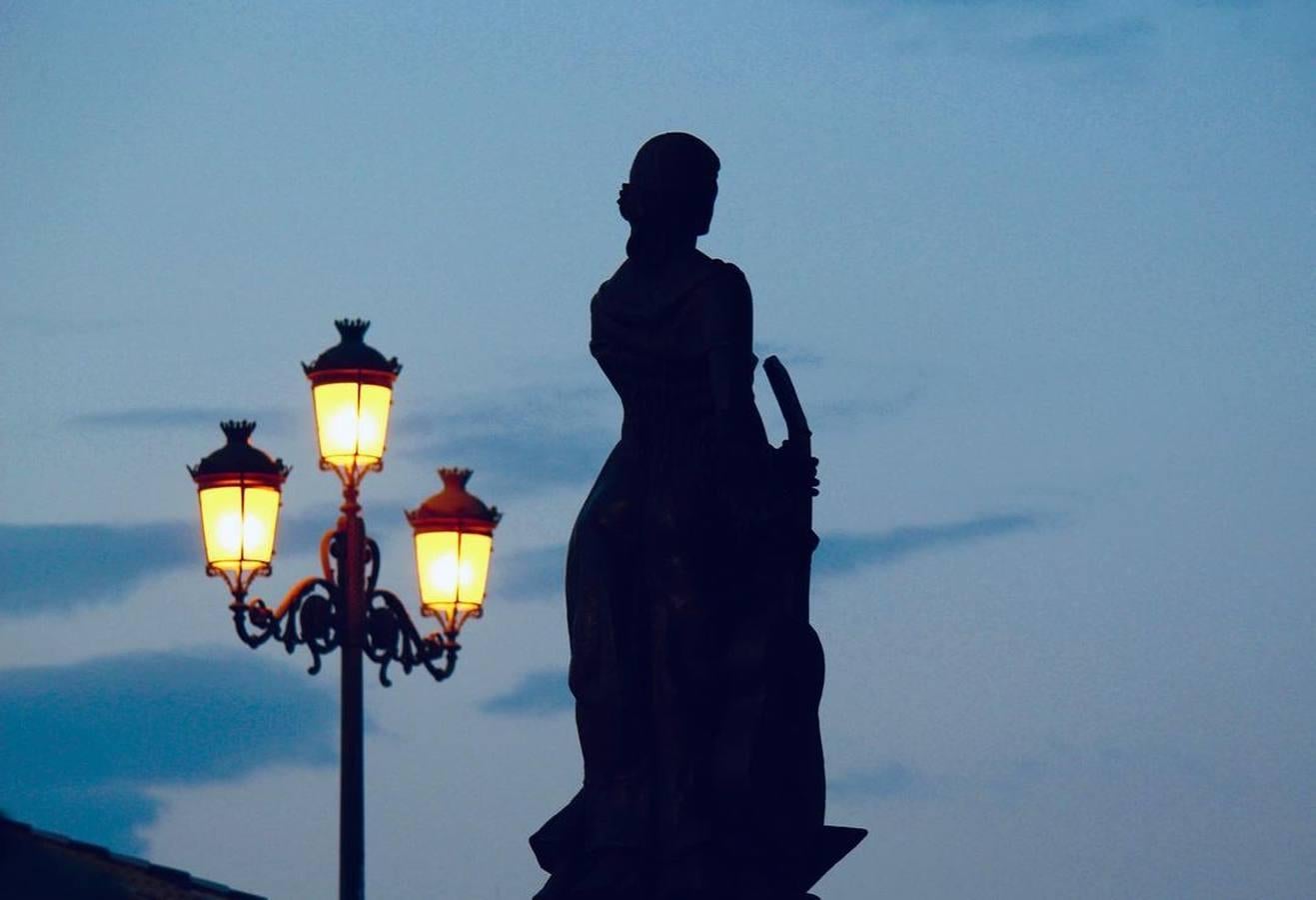 La magia de la Sevilla nocturna, protagonista de las imágenes recibidas en el reto fotográfico de ABC