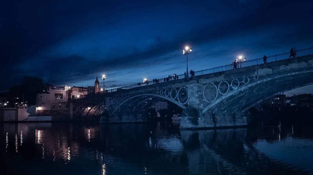 La magia de la Sevilla nocturna, protagonista de las imágenes recibidas en el reto fotográfico de ABC