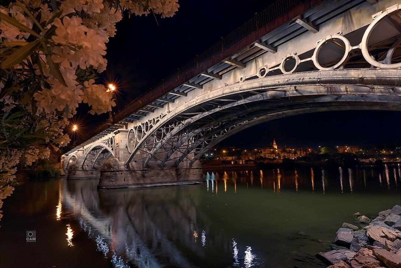 La magia de la Sevilla nocturna, protagonista de las imágenes recibidas en el reto fotográfico de ABC