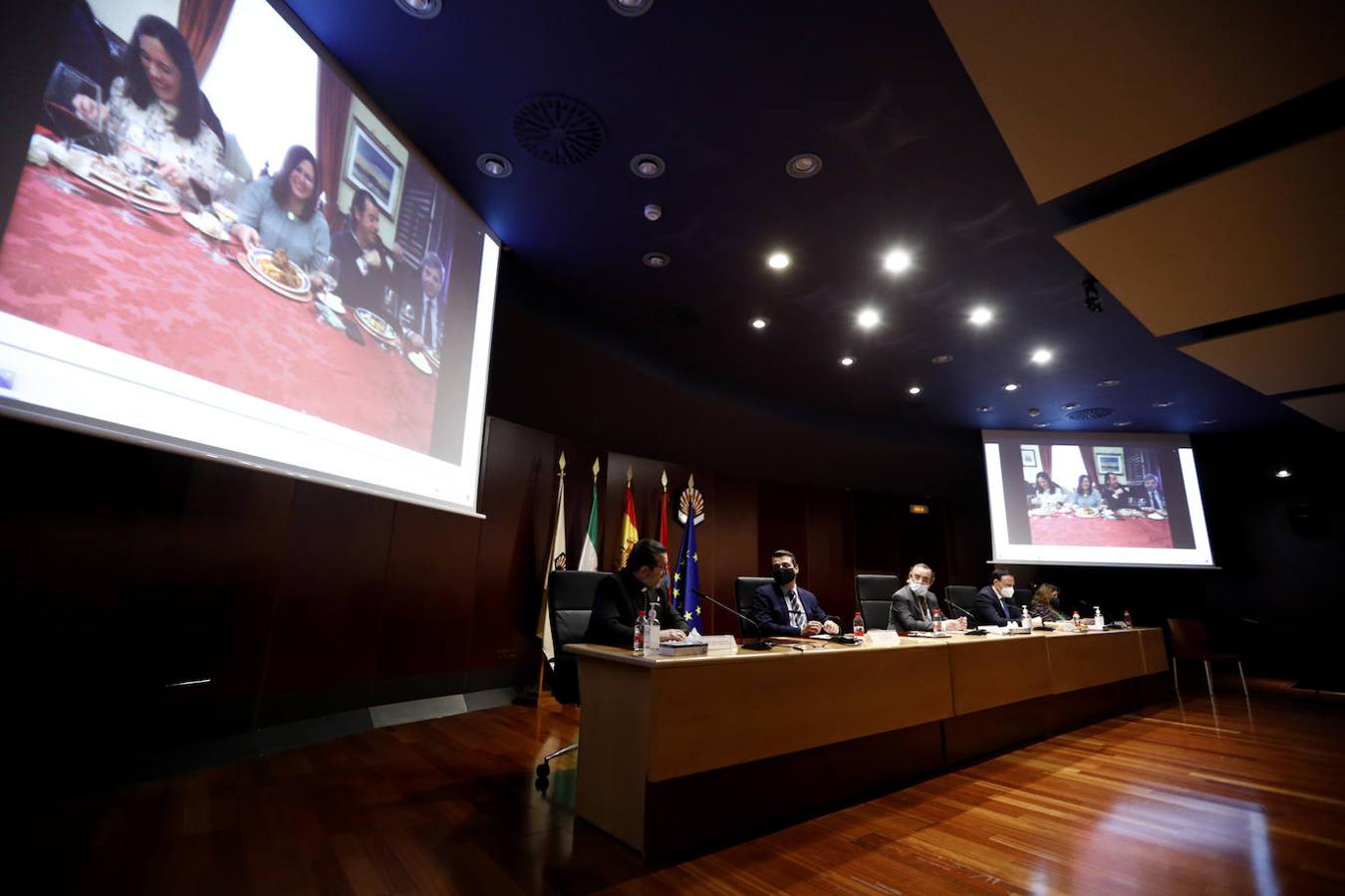 El nombramiento del alcalde de Córdoba como socio de honor del Aula del Vino, en imágenes