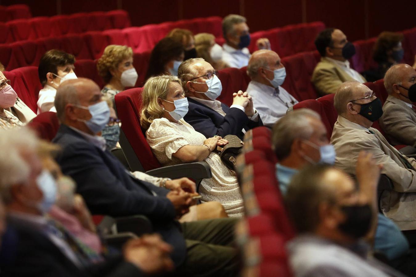 El nombramiento del alcalde de Córdoba como socio de honor del Aula del Vino, en imágenes