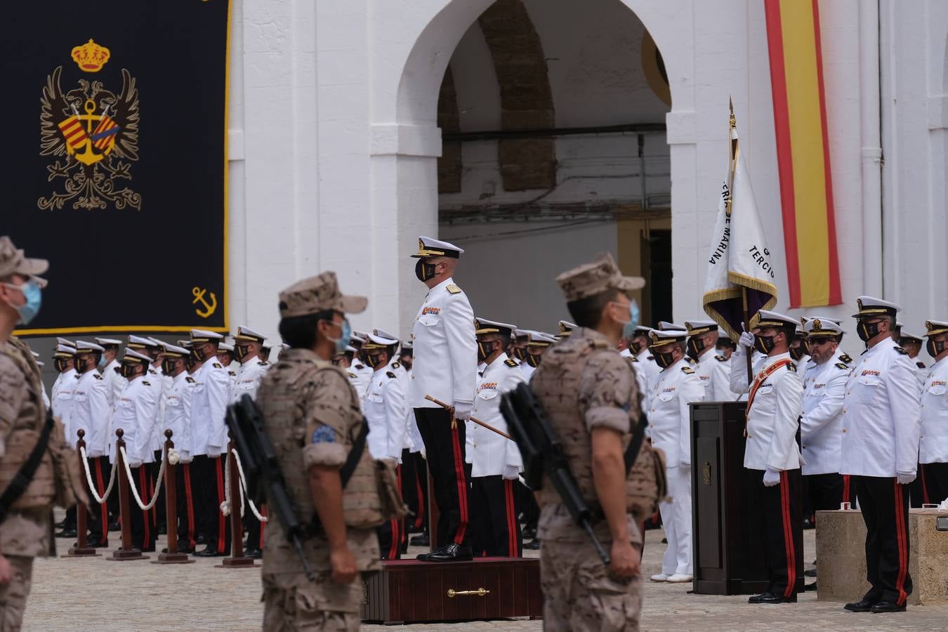 Los infantes de Marina que han llegado de Malí son recibidos en el TEAR