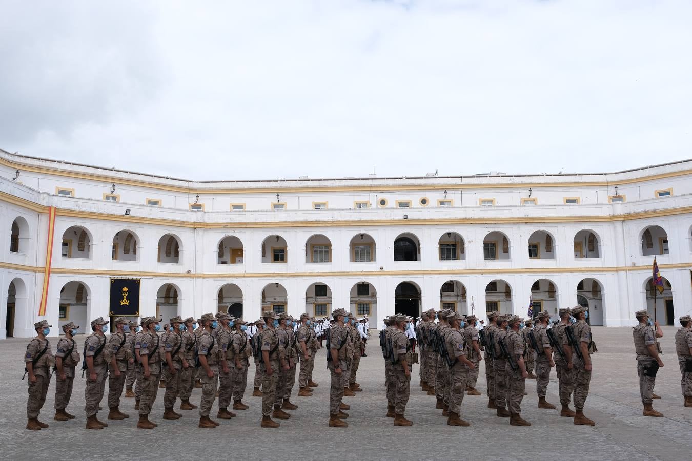 Los infantes de Marina que han llegado de Malí son recibidos en el TEAR