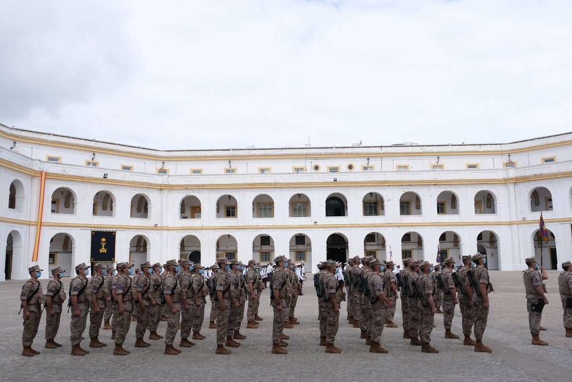 Los infantes de Marina que han llegado de Malí son recibidos en el TEAR