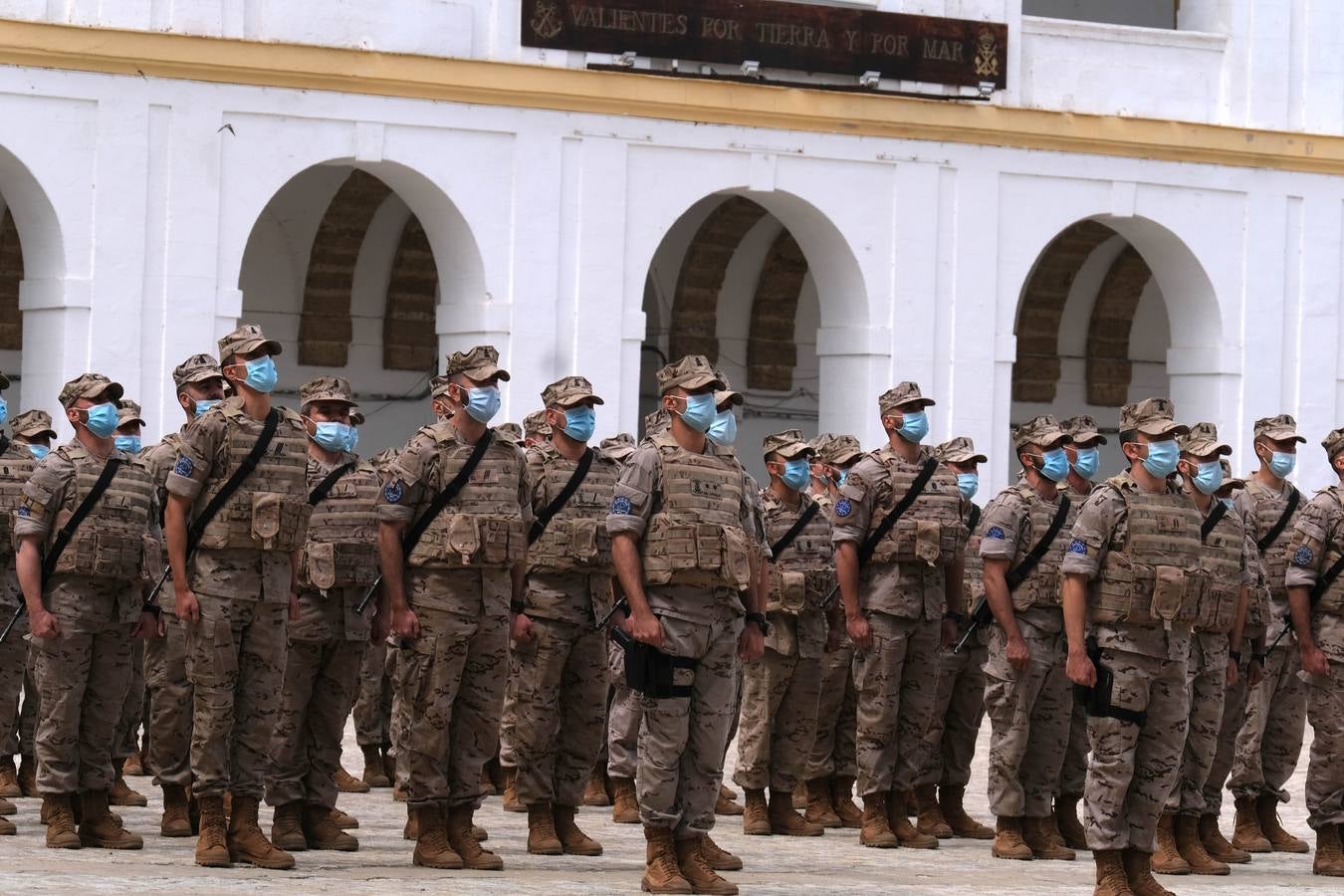 Los infantes de Marina que han llegado de Malí son recibidos en el TEAR