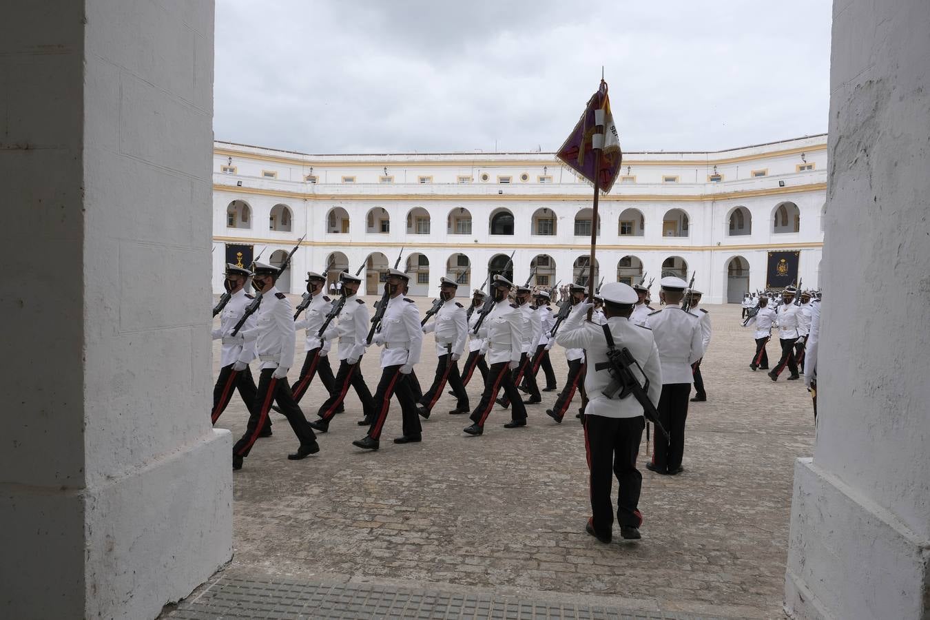 Los infantes de Marina que han llegado de Malí son recibidos en el TEAR