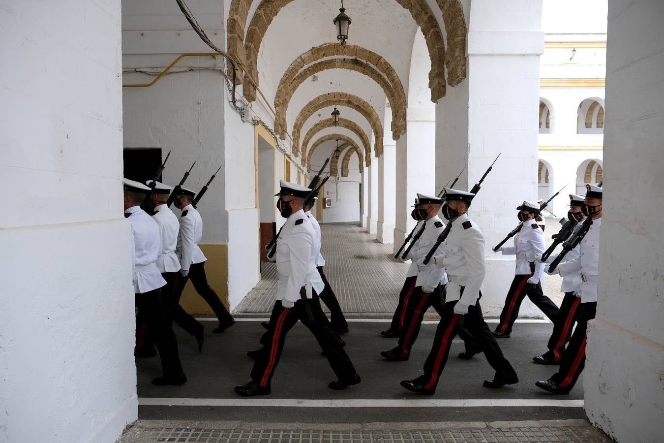 Los infantes de Marina que han llegado de Malí son recibidos en el TEAR