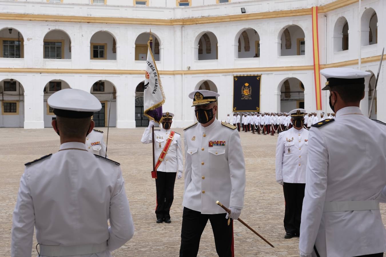 Los infantes de Marina que han llegado de Malí son recibidos en el TEAR