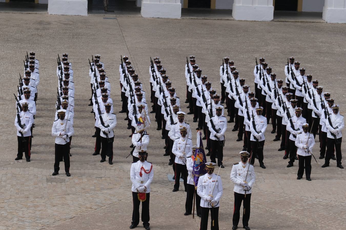 Los infantes de Marina que han llegado de Malí son recibidos en el TEAR