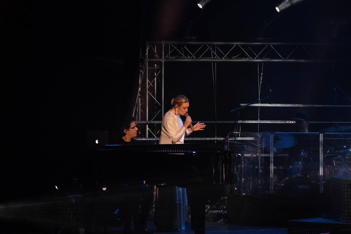 FOTOS: Niña Pastori arranca en el Falla la gira ‘Bajo tus alas’