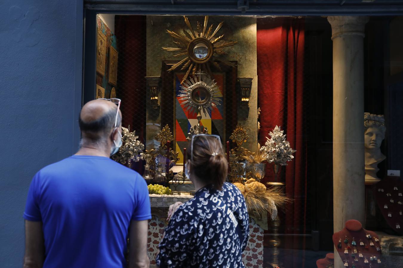 Ambiente previo al Corpus Christi en Sevilla