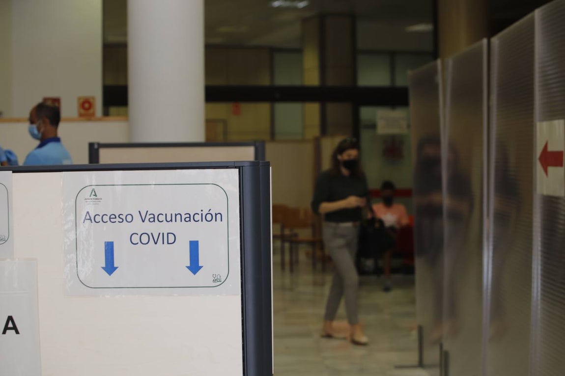 En imágenes, arranca la vacunación Covid en la sede del Ayuntamiento de Córdoba