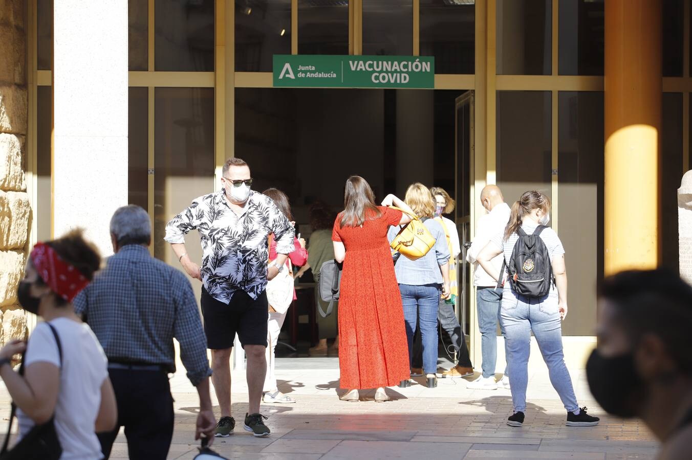 En imágenes, arranca la vacunación Covid en la sede del Ayuntamiento de Córdoba