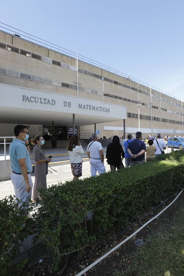 Vacunación en el centro habilitado en la Facultad de Matemáticas de Sevilla