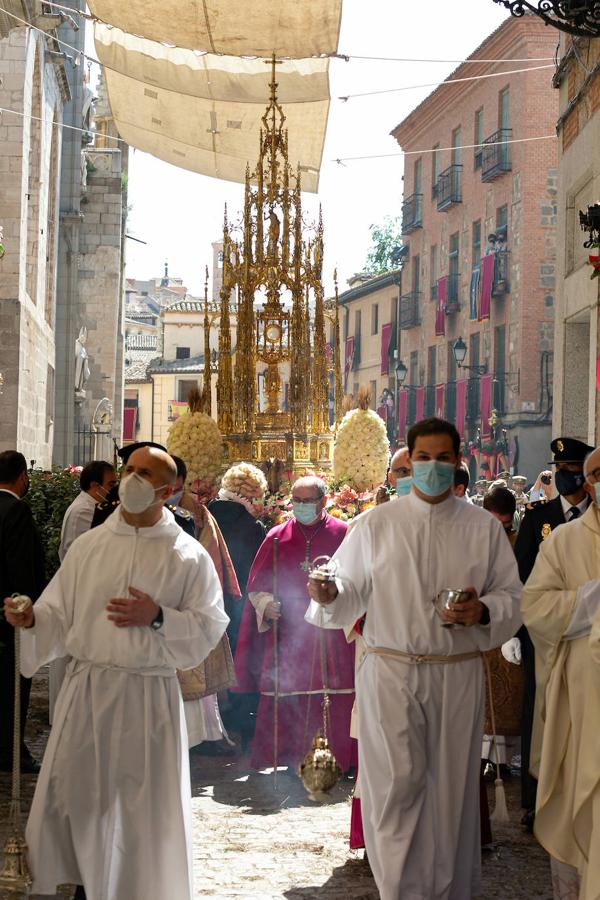 Las imágenes de un Corpus de Toledo a medio gas