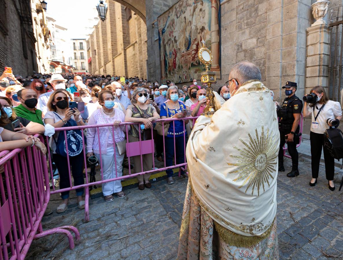 Las imágenes de un Corpus de Toledo a medio gas